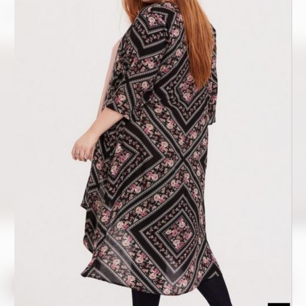 Torrid 00/0 M L XL Black Floral Border Print Bandana Kimono Duster